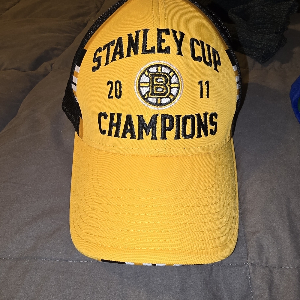 2011 Stanely cup champs Boston Bruins mesh back hat.